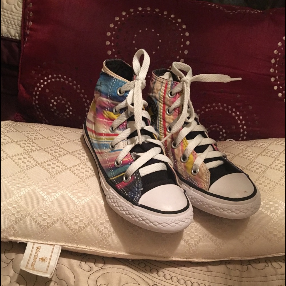 Converse tennis shoes